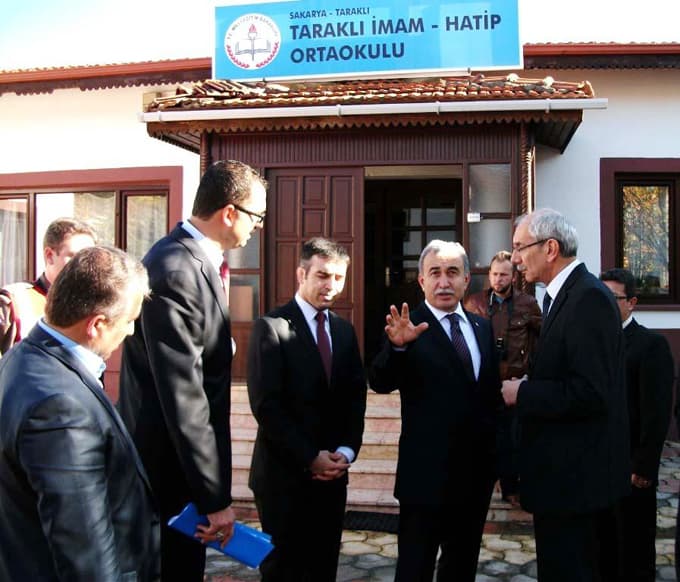 Vali Büyük, Taraklı'daki okulları gezdi