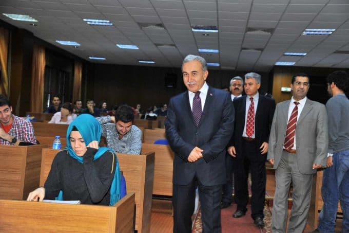 Vali Büyük, SAÜ'lü öğrencilere sürpriz yaptı