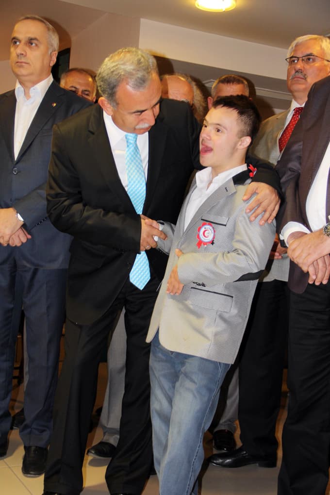 Vali Büyük, Dünya Özürlüler Günü'nü unutmadı