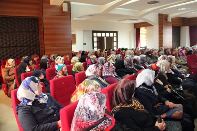 Sakarya Müftülüğü'nden "Mutlu Aile ve Başarılı Çocuk" konferansı