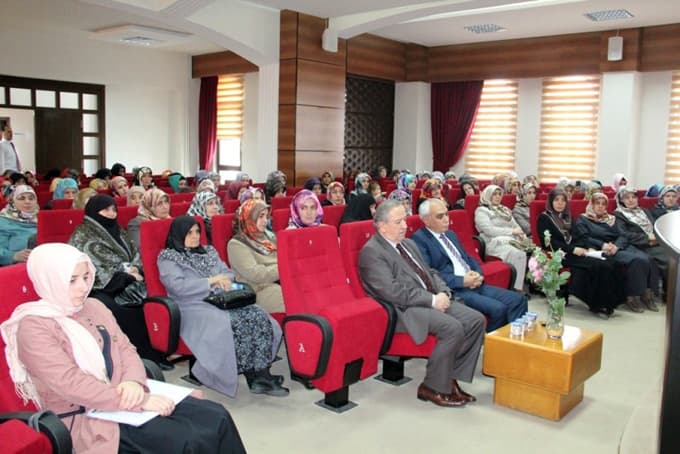 Sakarya Müftülüğü'nden "Mutlu Aile ve Başarılı Çocuk" konferansı