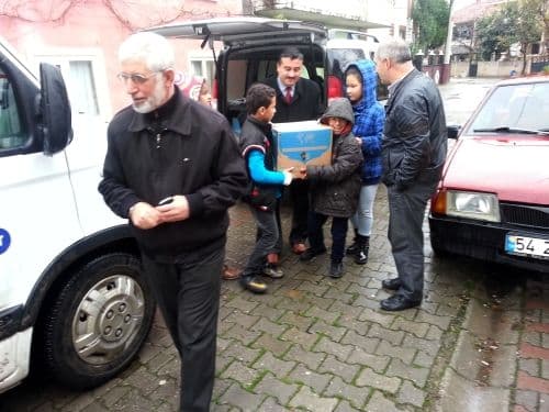 Topladıkları harçlıklarını yardıma muhtaçlara dağıttılar