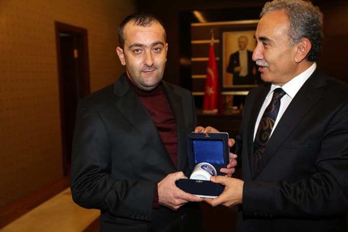 Engellilerden Vali Büyük'e sürpriz