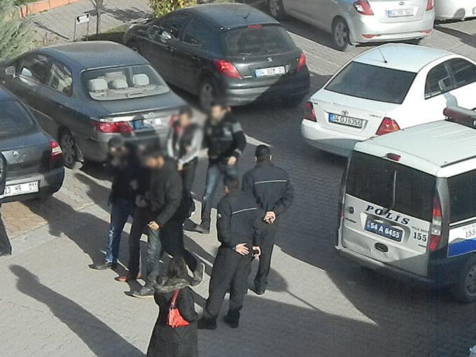 Zehir tacirlerine polis baskını