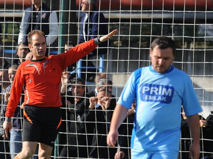 İşçiler, futbol turnuvasında mücadele etti
