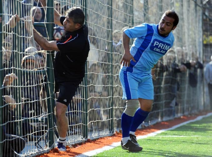 İşçiler, futbol turnuvasında mücadele etti