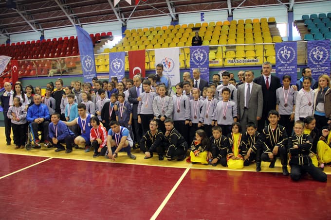 Engeller, spor şenliğiyle kalktı
