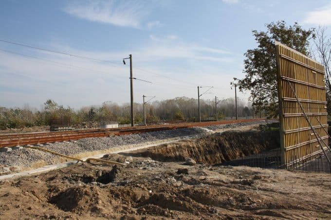 Arifiye'de hemzemin geçit, yaya ve araç trafiğine kapatıldı