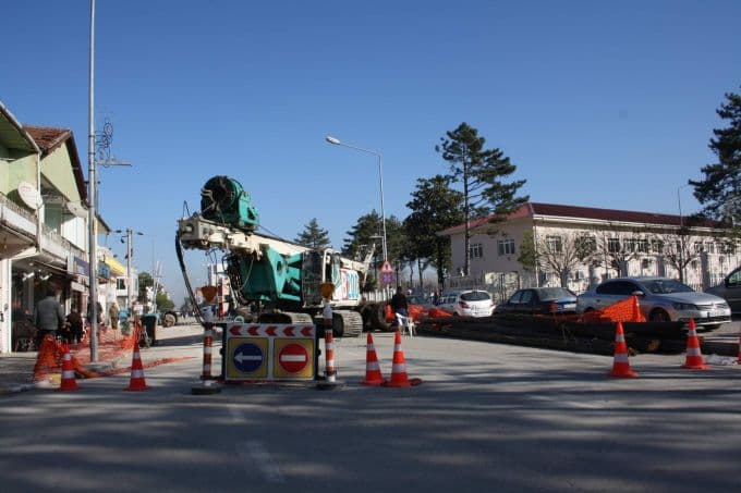 Arifiye'de hemzemin geçit, yaya ve araç trafiğine kapatıldı