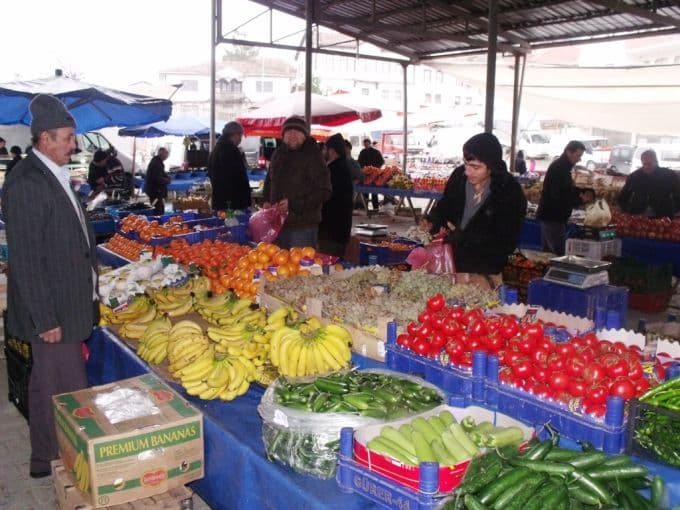Soğuklar, pazar esnafını olumsuz etkiledi