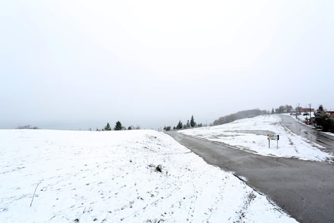 Sakarya tepelerine, yılın ilk karı düştü