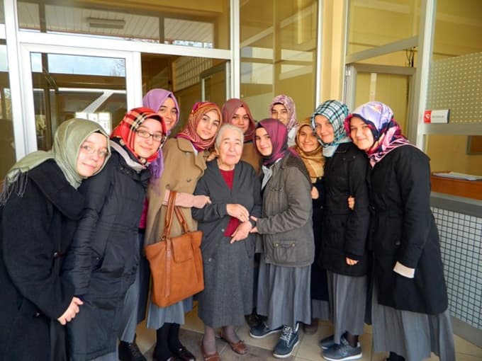 Adapazarı İHL öğrencileri huzurevinde