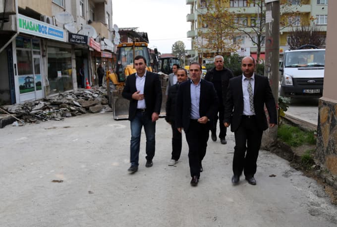 Başkan Uslu, çarşı merkezinde yapılan çalışmaları inceledi