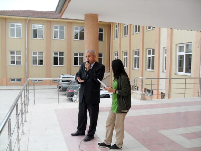 Haftaya şiirle başlayıp şiirle bitiriyorlar