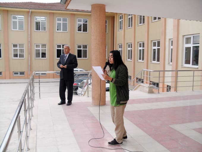 Haftaya şiirle başlayıp şiirle bitiriyorlar