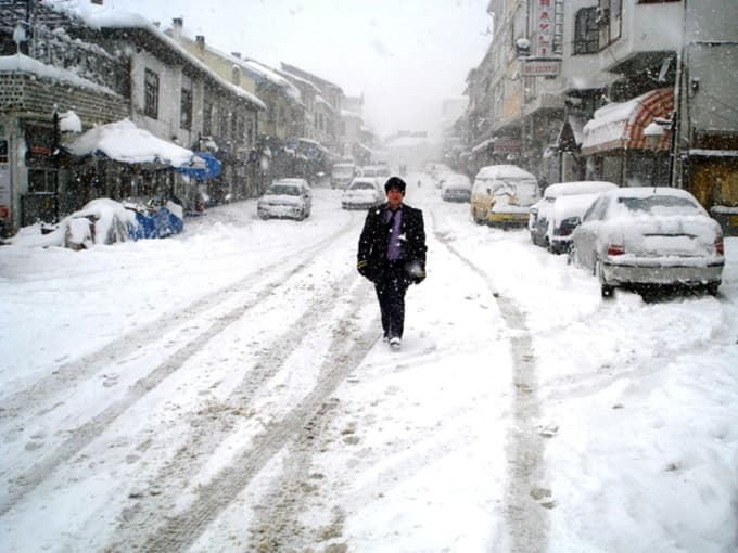 Taraklı'da kar yağışı etkili oluyor