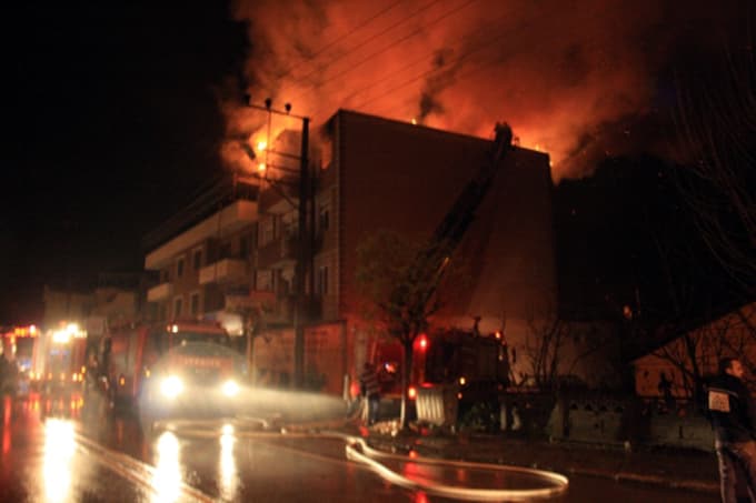İtfaiye aracı arızalanınca, karı kocayı alevlerden SEDAŞ ekibi kurtardı