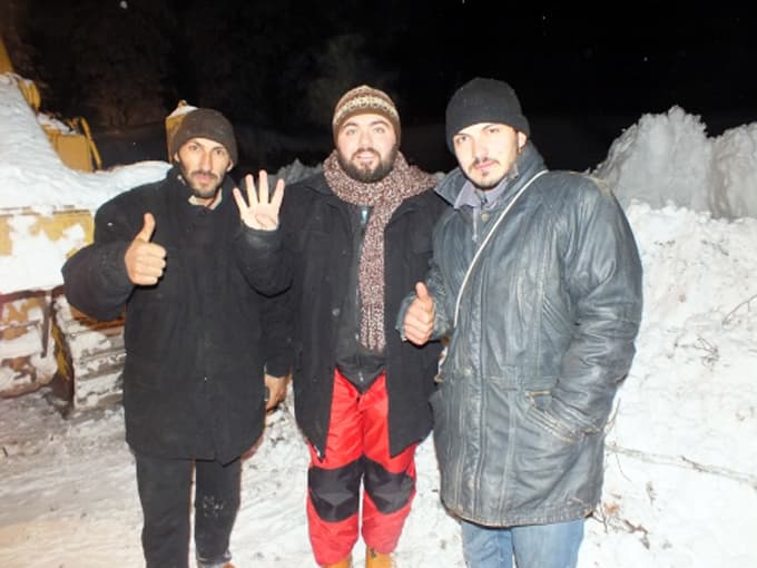 Yolu karla kapanan yaylada, 3 kişiden haber alınamıyor