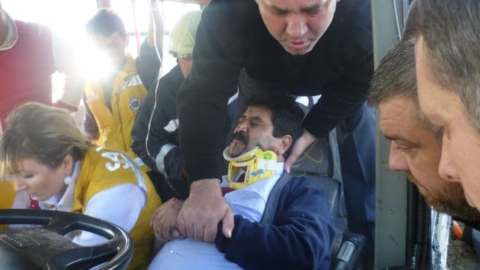 Karaman-Camili yolunda yolcu otobüsü traktörle çarpıştı