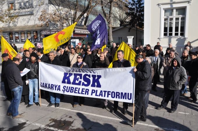 KESK üyeleri, memur için yapılan zamma tepki gösterdi