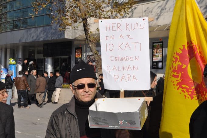 KESK üyeleri, memur için yapılan zamma tepki gösterdi