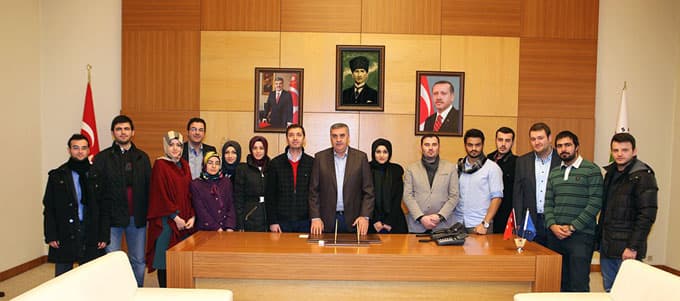 Başkan Toçoğlu, AK Parti Adapazarı Gençlik Kolları ile bir arada