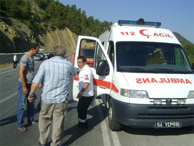 Kamyon Dere Yatağına Uçtu