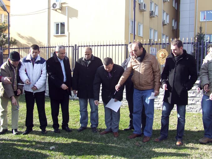 Sakaryalı gazeteciler emniyet önünde kalem bıraktı