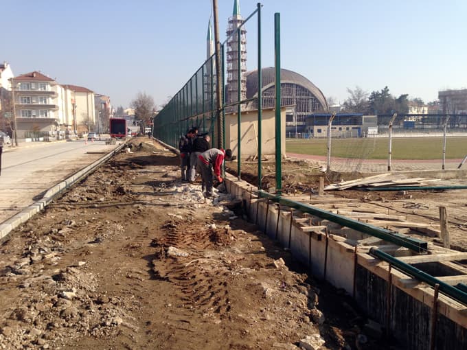 Hendek Atatürk Stadı'nın çehresi değişiyor