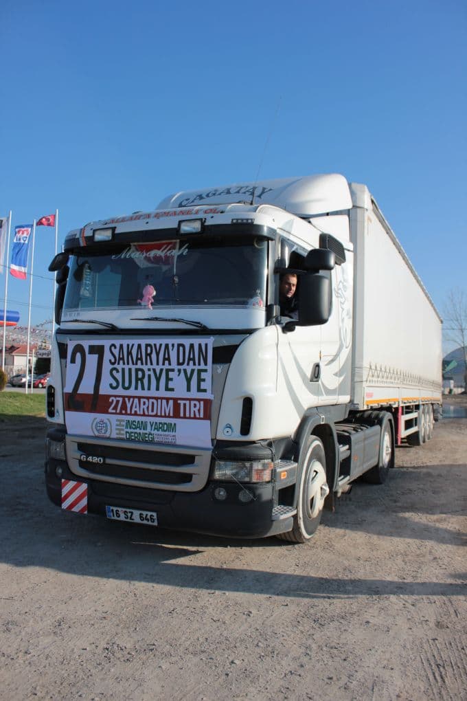 Sakarya İHH, 27. TIR'ı dualarla Suriye'ye gönderdi