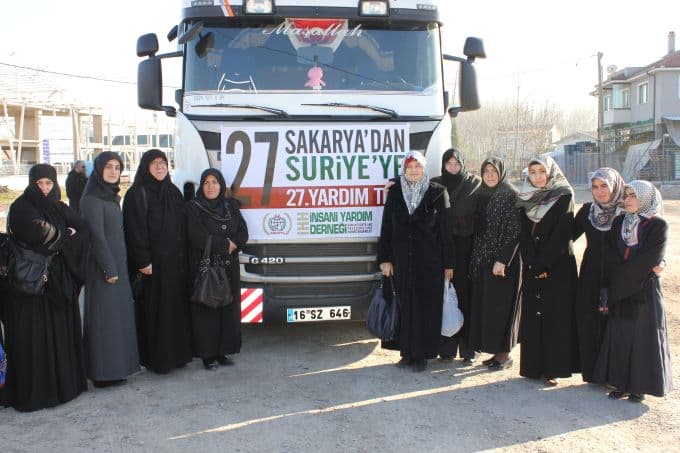 Sakarya İHH, 27. TIR'ı dualarla Suriye'ye gönderdi