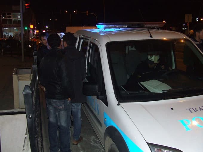 Freni patlayan minibüs kırmızı ışıkta duran araçlara çarptı