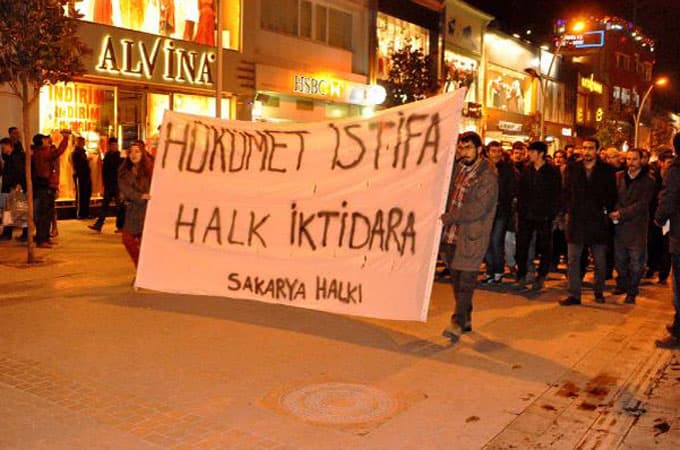 Başbakan'ın Sakarya ziyareti öncesi CHP'lilerden hükümet istifa yürüyüşü