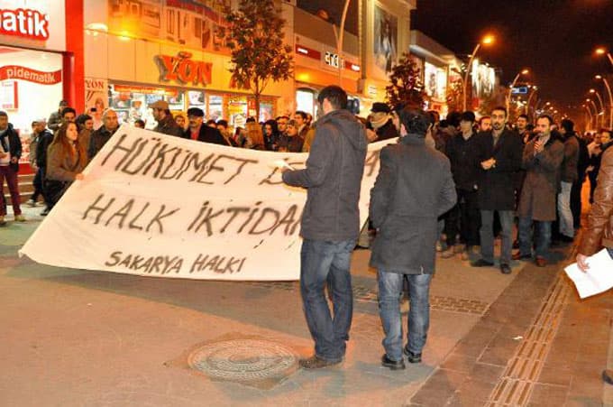 Başbakan'ın Sakarya ziyareti öncesi CHP'lilerden hükümet istifa yürüyüşü