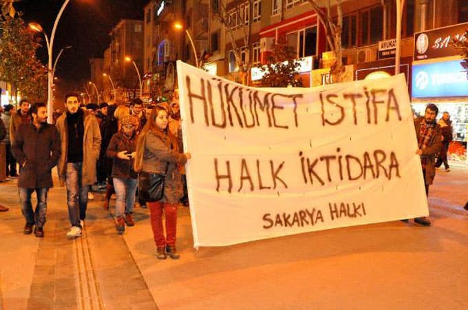 Başbakan'ın Sakarya ziyareti öncesi CHP'lilerden hükümet istifa yürüyüşü