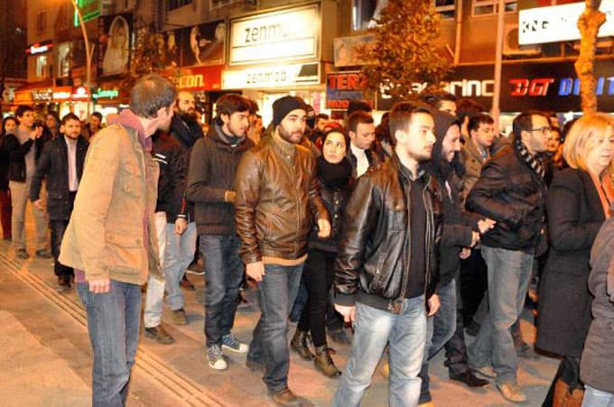 Başbakan'ın Sakarya ziyareti öncesi CHP'lilerden hükümet istifa yürüyüşü