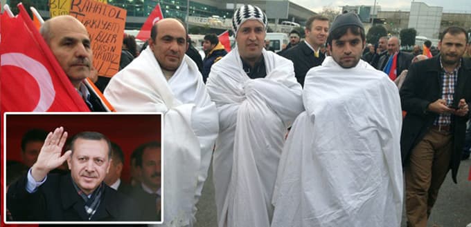 Sakarya dönüşü, Erdoğan'ın karşılama gösterisine damga vurdular