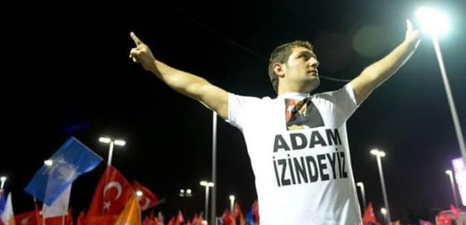 Sakarya dönüşü, Erdoğan'ın karşılama gösterisine damga vurdular