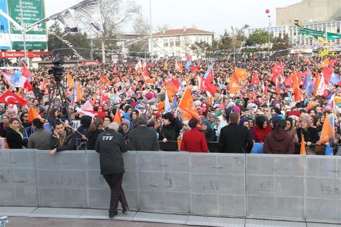 Akyazı halkı 120 araçlık konvoyla mitinge katıldı