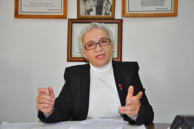 "Gözümüz aydın, kadın bakanımız var"