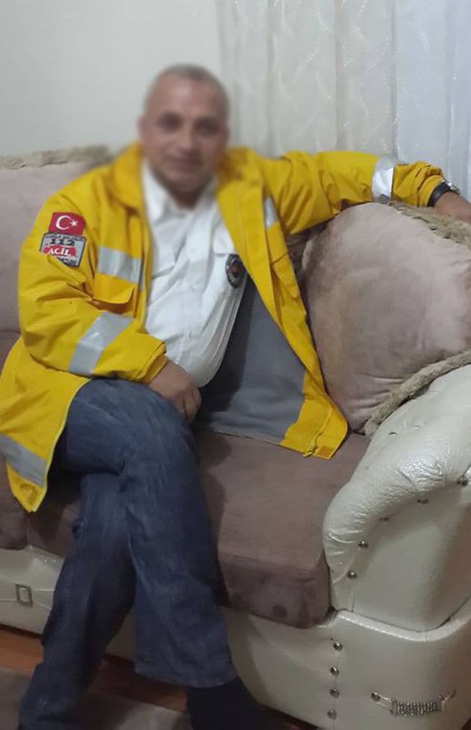 4 çocuğunun annesini bıçaklayarak öldürdü