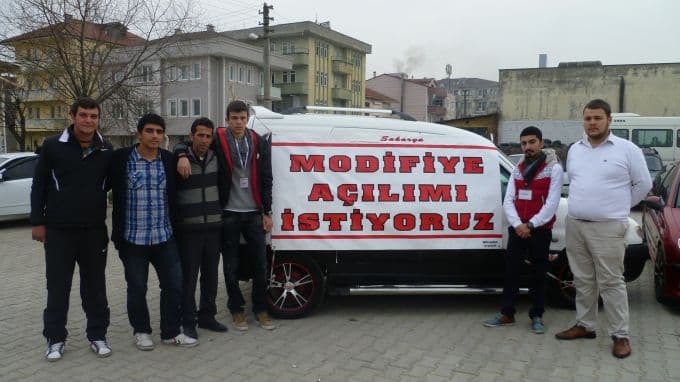Modifiye araç sahiplerinden sessiz eylem