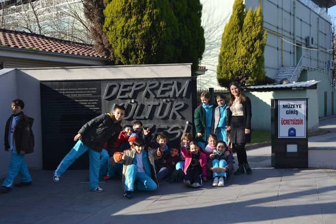 Öğrenciler Deprem Müzesi'nde