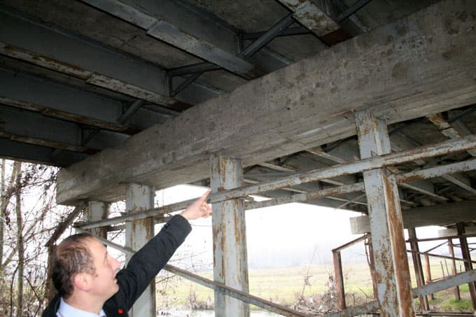 Mahalle sakinleri, köprüde eylem yaptı