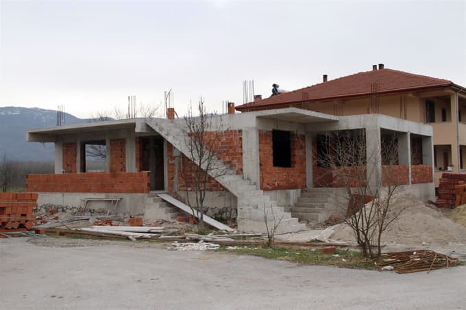 Akyazı'da zarar gören evler onarılıyor