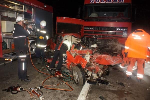 Sapanca'da zincirleme kaza: 2 ölü, 3 yaralı!