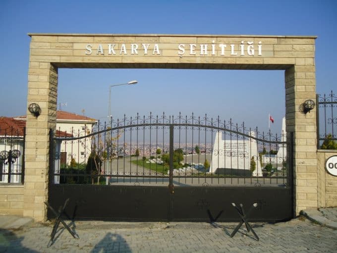 Kapalı şehitlik ziyarete açıldı