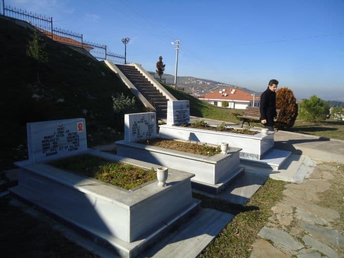Kapalı şehitlik ziyarete açıldı