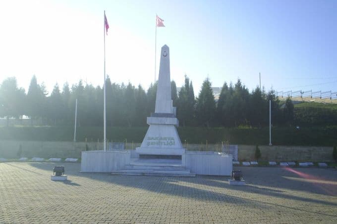 Kapalı şehitlik ziyarete açıldı