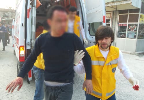 Sapanca'da iki otomobil kafa kafaya çarpıştı